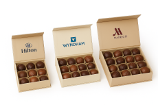 Logolu kutuda spesiyal Çikolata